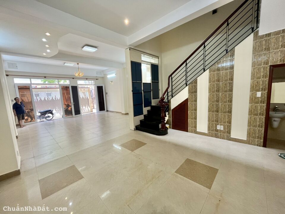 Bán nhà nguyên căn mới xây KDC Trung Sơn: 6x20m, trệt, 3 lầu, sổ hồng chính chủ giá 20 tỷ (TL)