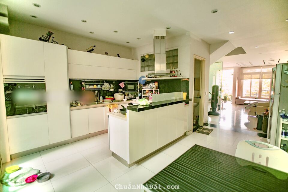 Cho thuê nhà mặt tiền đường đông dân KDC Him Lam Q7: 5x20, hầm, trệt 4 lầu, full nội thất. Giá 60tr