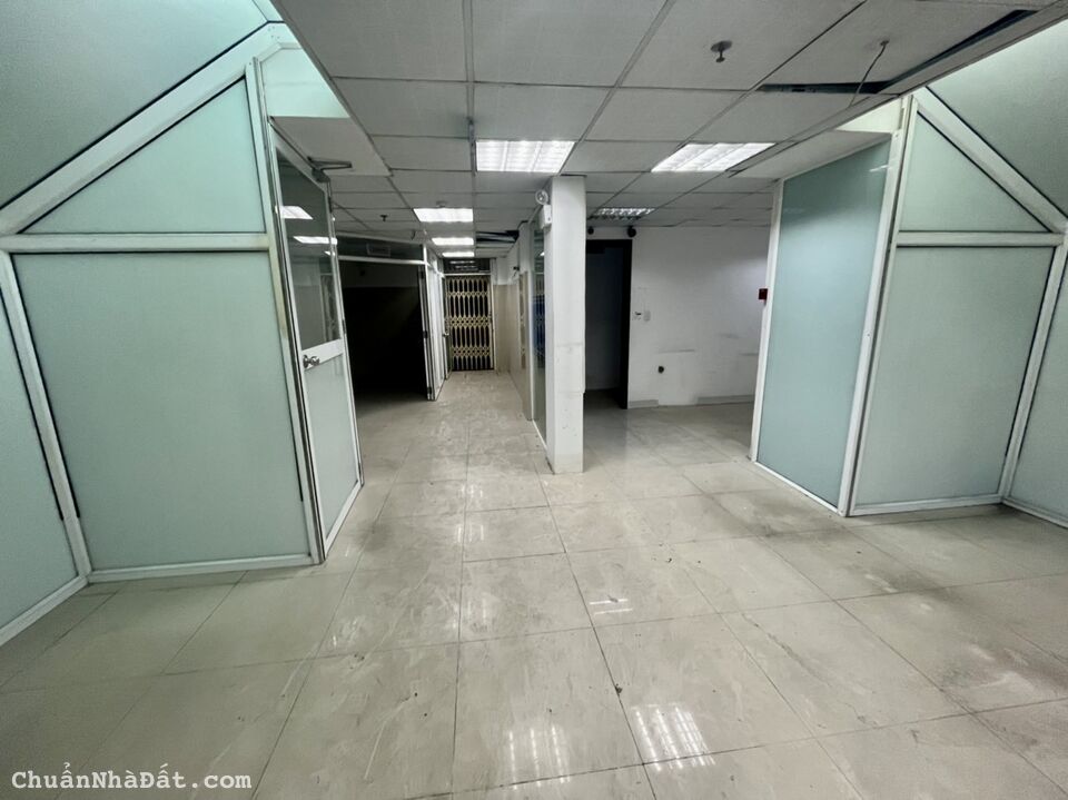 Cho thuê nhà mặt tiền An Dương Vương, P8, Q5: 12x20, trệt lửng 4 lầu. Giá thuê $16.300 ~ 375tr/th