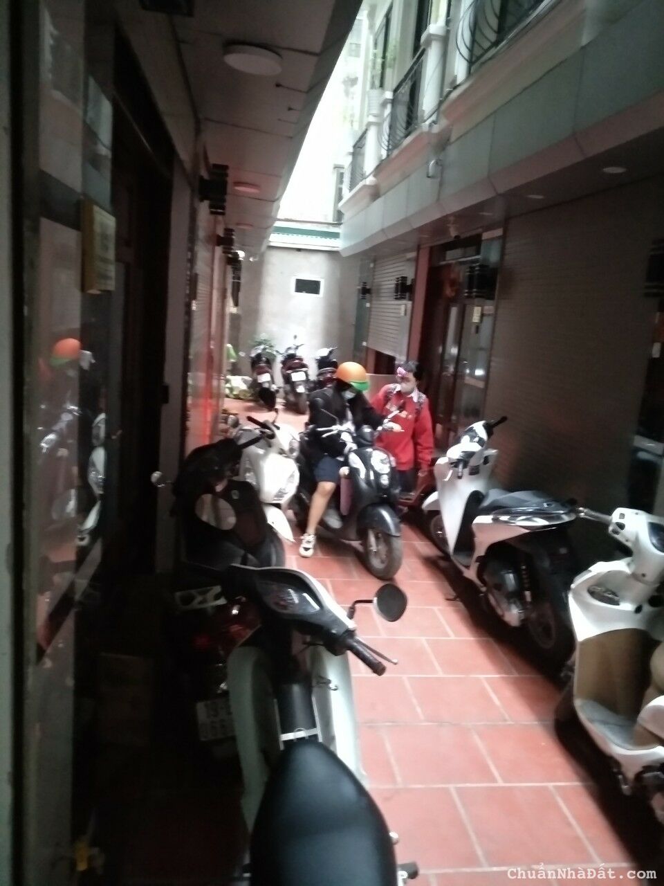 Bán nhà 5 tầng Cổ Nhuế, 32m X5 Tầng , nhà đẹp ở ngay, ngõ thông, rất gần phố,. Giá TT