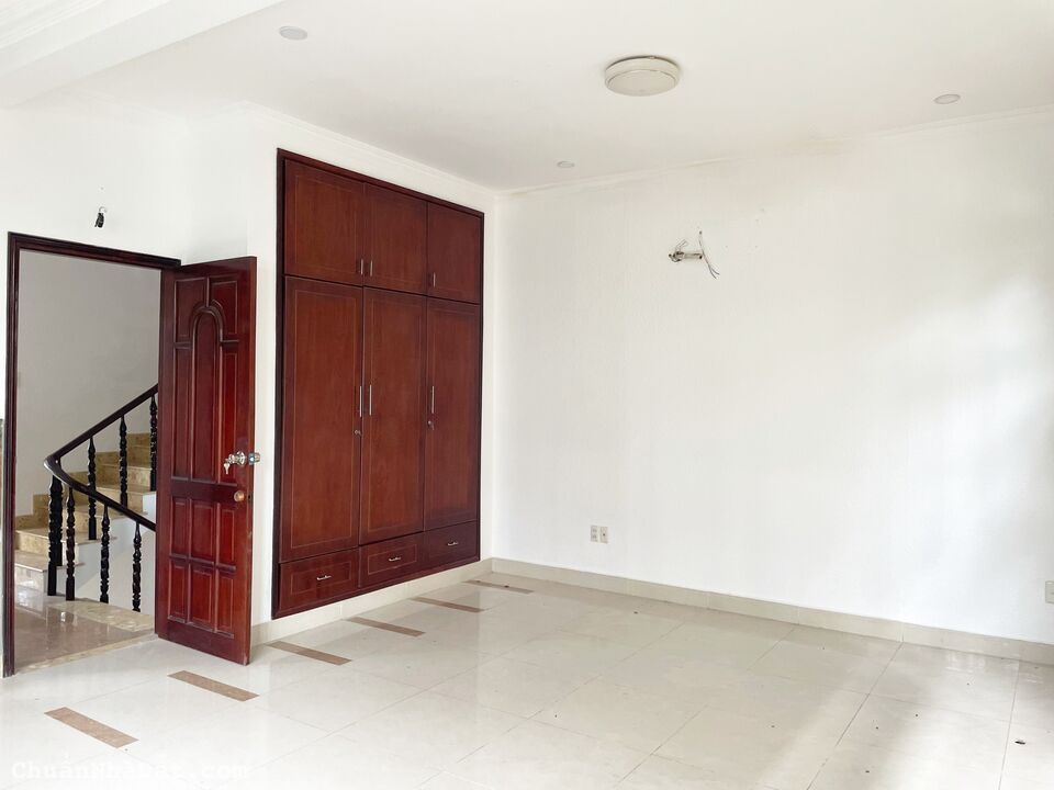 Cho thuê nhà ngay góc Conic 13B, dt120m2, nhà trống phù hợp để kinh doanh và ở - 20tr/ tháng Cho thuê nhà ngay góc Conic 13B, dt120m2, nhà trống phù hợp để kinh doanh và ở - 20tr/ tháng