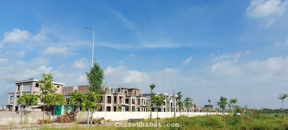 Cắt lỗ gấp liền kề mặt đường 24m đối diện trường ĐH Tài chính ngân hàng - giá 30tr/m Cắt lỗ gấp liền kề mặt đường 24m đối diện trường ĐH Tài chính ngân hàng - giá 30tr/m