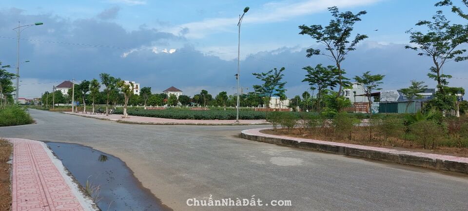 Cắt lỗ gấp liền kề mặt đường 24m đối diện trường ĐH Tài chính ngân hàng - giá 30tr/m Cắt lỗ gấp liền kề mặt đường 24m đối diện trường ĐH Tài chính ngân hàng - giá 30tr/m