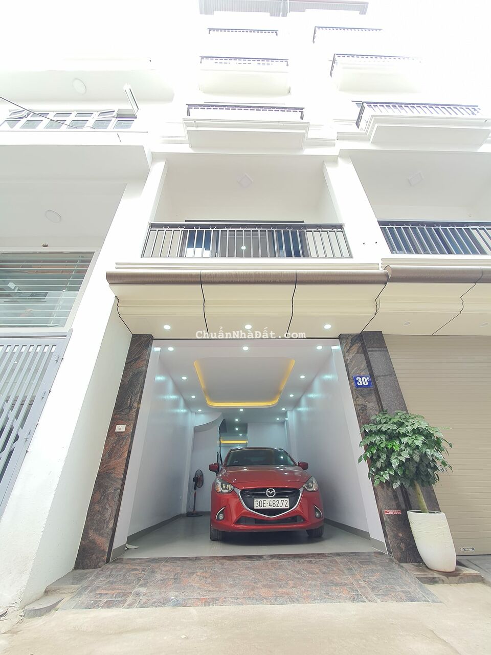 BÁN NHÀ AN DƯƠNG VƯƠNG, TÂY HỒ - 6T THANG MÁY - GARA - NGÕ THÔNG 52M2 X 6T, CHỈ 8.2 TỶ.