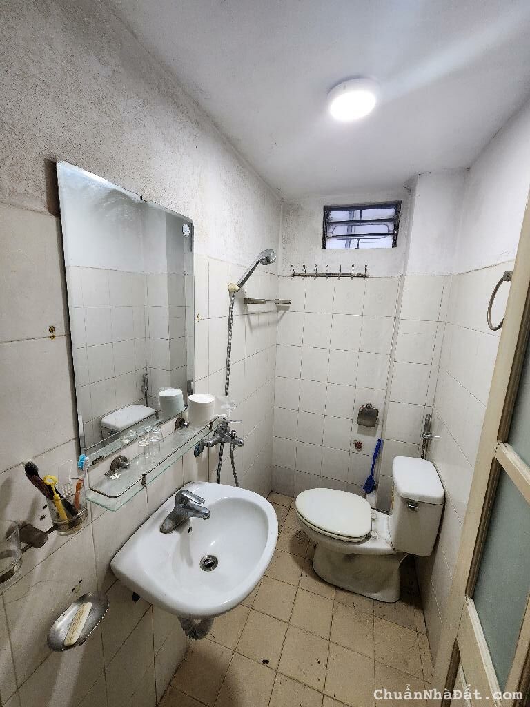 Bán 58M mặt phố nguyễn khoái trong đê tặng nhà lô góc hoàng mai