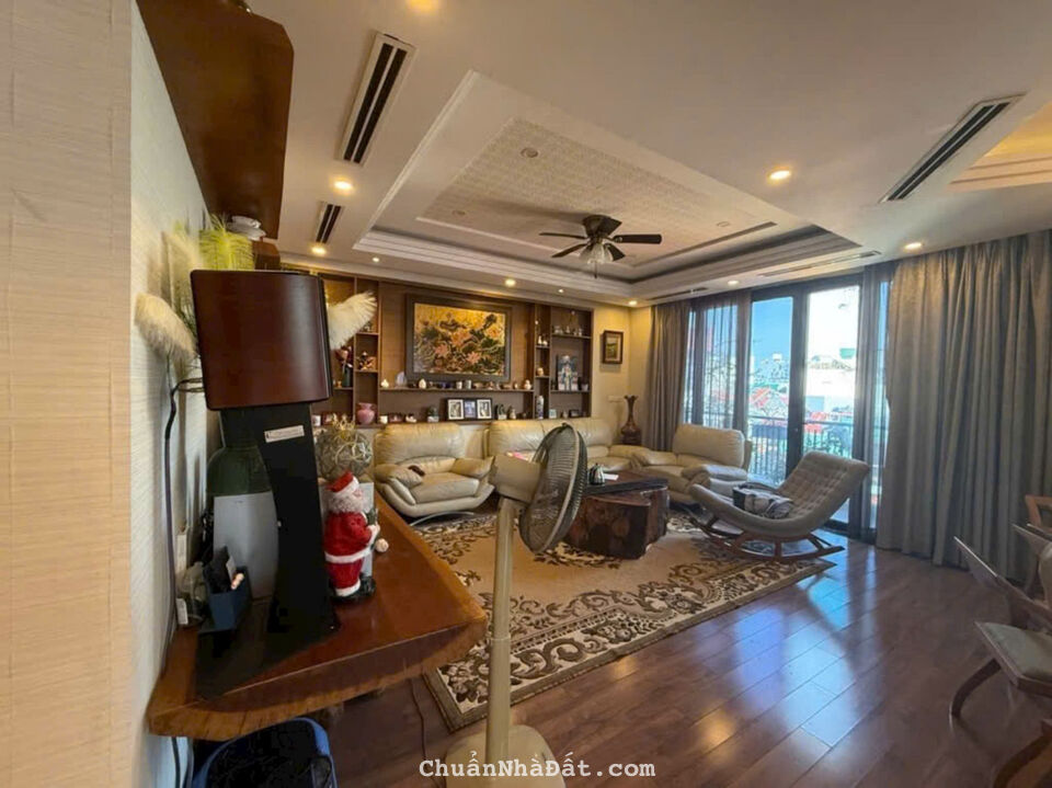 Bán nhà hoàng cầu 9 tầng thang máy long lanh lô góc phân lô ô tô kinh doanh đống đa