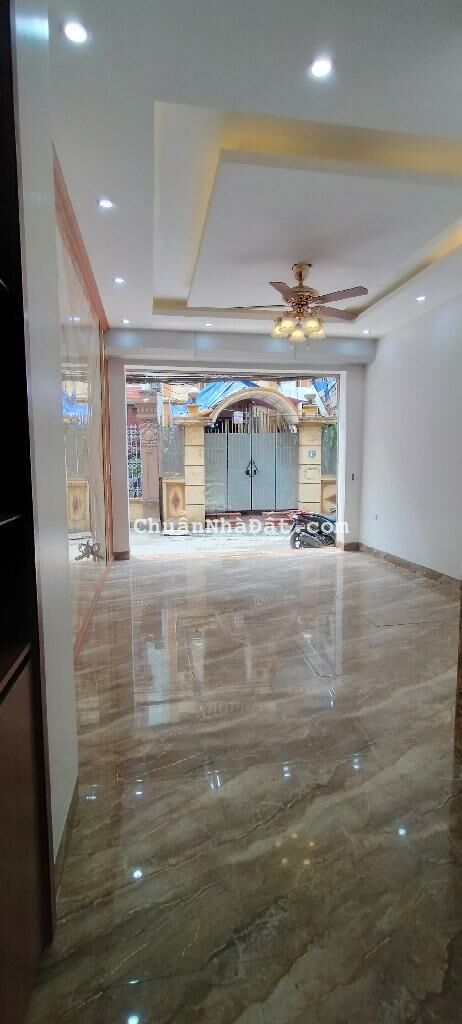 Giảm chào 1 tỷ cần bán nhà mặt phố sở thượng 6 tầng thang tháy long lanh hoàng mai