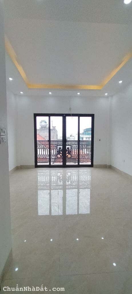 Giảm chào 1 tỷ cần bán nhà mặt phố sở thượng 6 tầng thang tháy long lanh hoàng mai