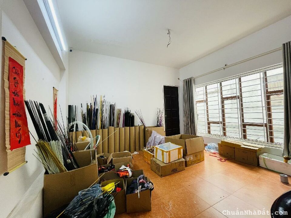 Bán nhà bát khối 3 tầng 80M lô góc ô tô tránh dừng đỗ ngày đêm kinh doanh long biên