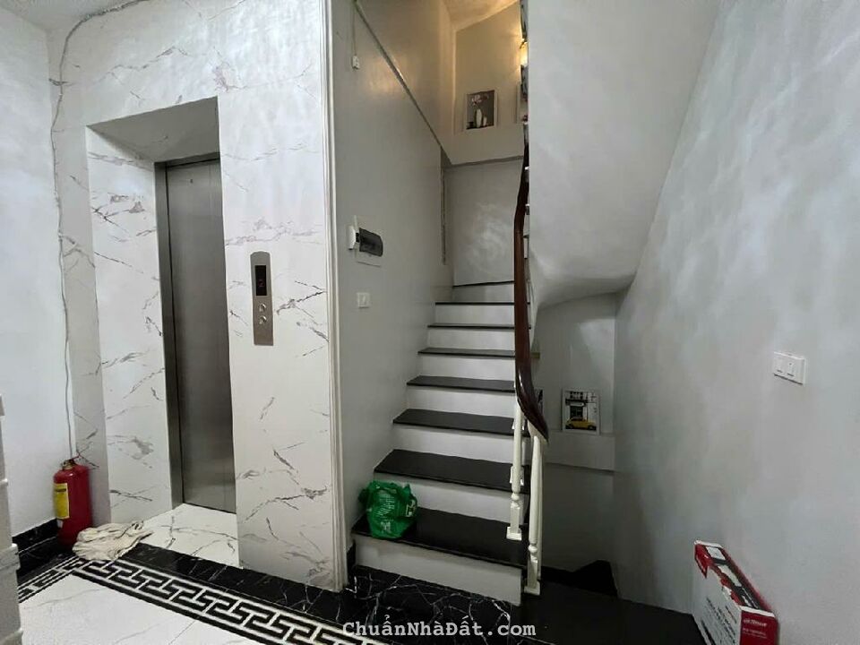Bán nhà dương văn bé 5 tầng thang máy long lanh ô tô hai bà trưng