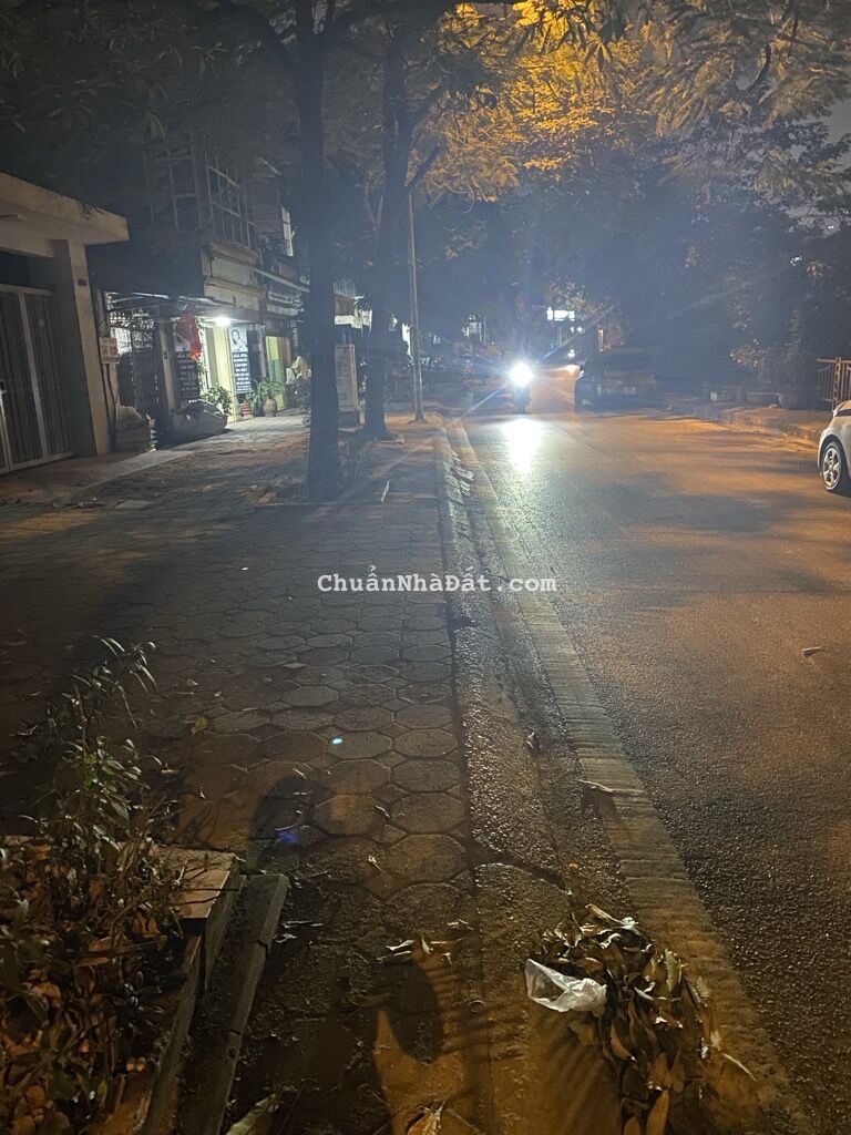 Bán siêu phẩm giải phóng 220M tặng nhà ngõ to như phố vỉa hè ô tô dừng đỗ ngày đêm hoàng mai Bán siêu phẩm giải phóng 220M tặng nhà ngõ to như phố vỉa hè ô tô dừng đỗ ngày đêm hoàng mai