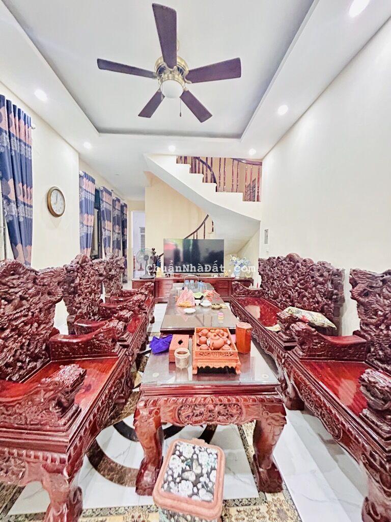 Bán 128M ngõ 467 lĩnh nam tặng nhà ô tô tránh vào nhà hoàng mai