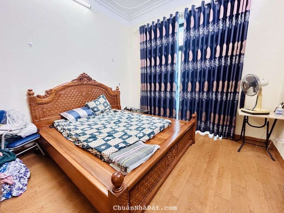 Bán 128M ngõ 467 lĩnh nam tặng nhà ô tô tránh vào nhà hoàng mai