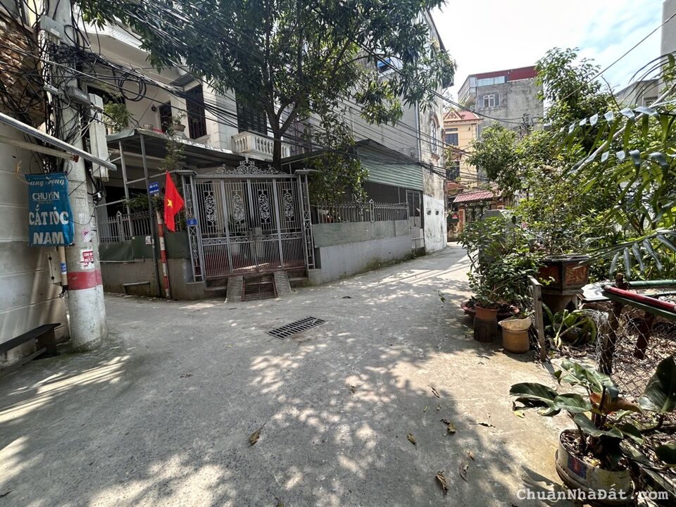 Bán 128M ngõ 467 lĩnh nam tặng nhà ô tô tránh vào nhà hoàng mai