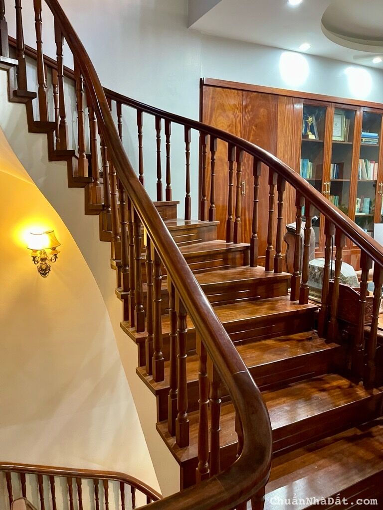 Bán siêu phẩm tam trinh 141M tặng nhà ngõ to như phố hoàng mai