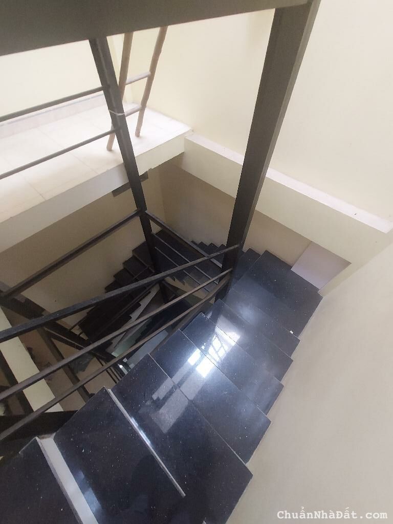 Bán nhà tam trinh 5 tầng ô chờ thang máy phân lô ô tô dừng đỗ ngày đêm kinh doanh hoàng mai