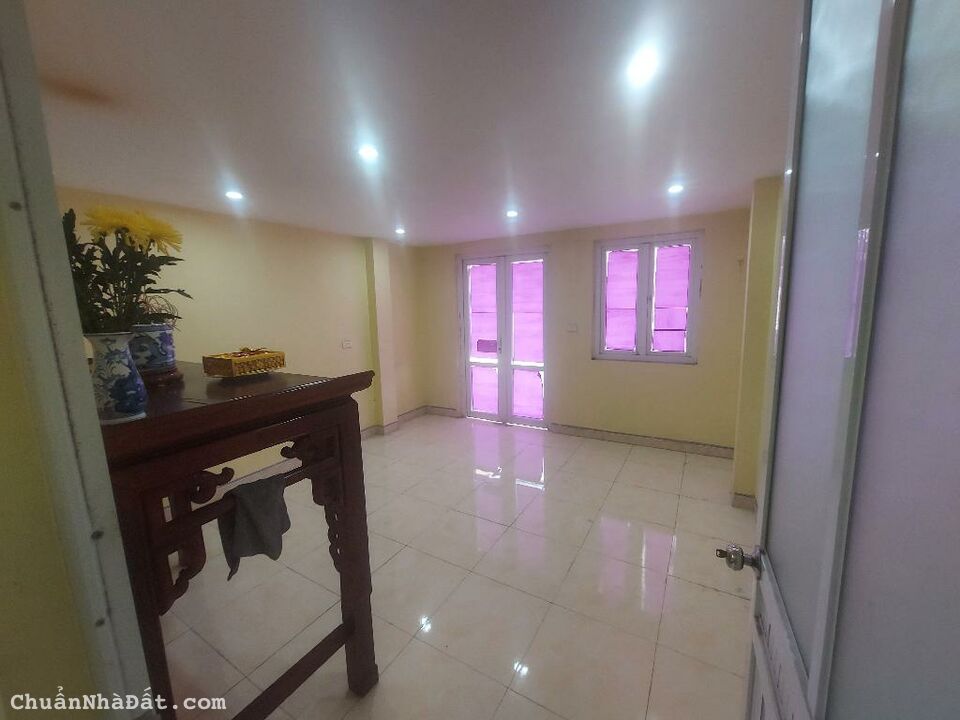 Bán nhà tam trinh 5 tầng ô chờ thang máy phân lô ô tô dừng đỗ ngày đêm kinh doanh hoàng mai