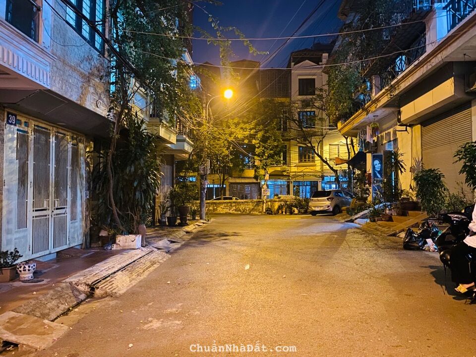 Bán 79M tam trinh tặng nhà đẹp ở ngay phân lô ô tô dừng đỗ kinh doanh hoàng mai