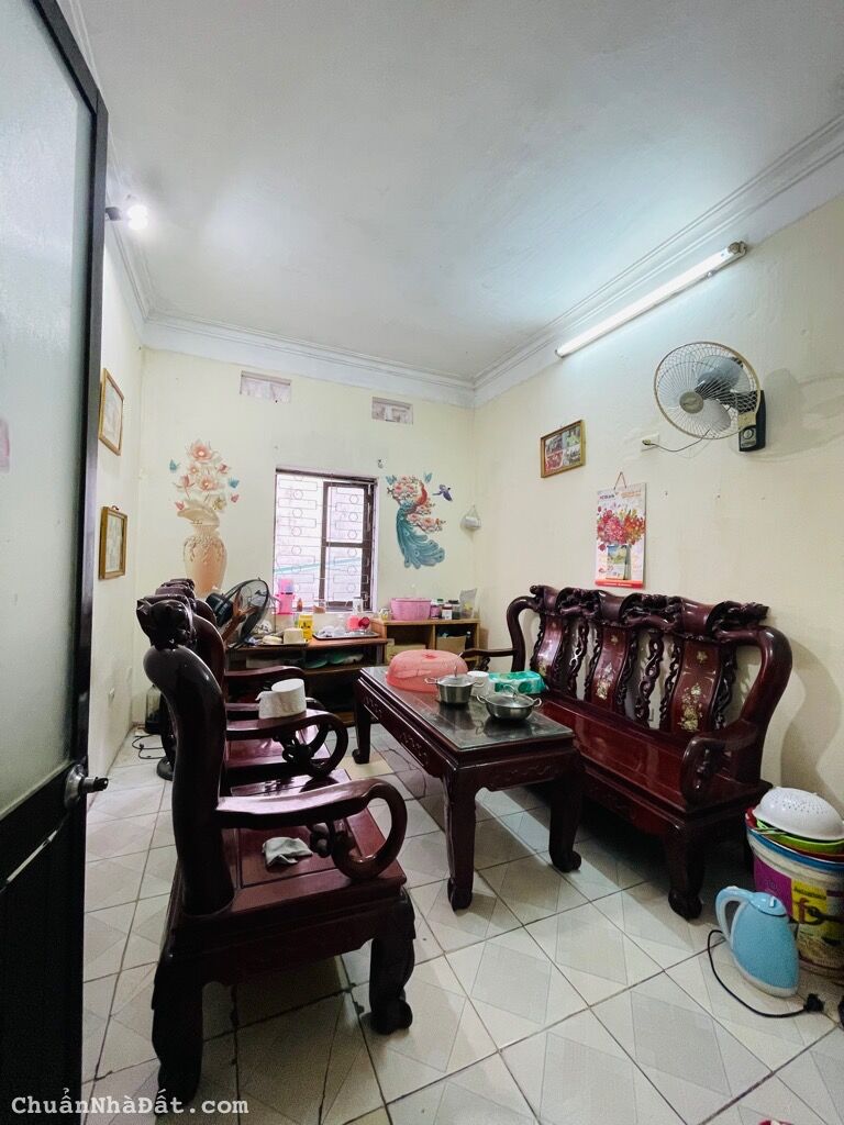 Bán nhà giáp nhị 4 tầng ngõ to như phố ô tô tránh dừng đỗ kinh doanh hoàng mai