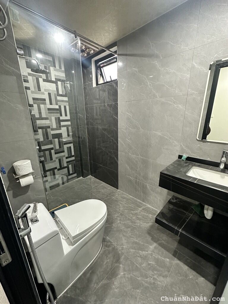 Bán siêu phẩm tân mai nhà 8 tầng thang máy long lanh ô tô dừng đỗ ngày đêm hoàng mai