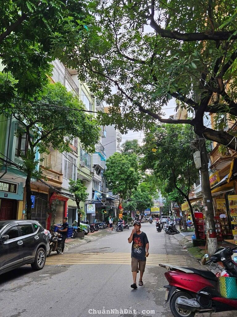 Bán nhà phân lô đền lừ 5 tầng ô tô tải tránh kinh doanh hoàng mai