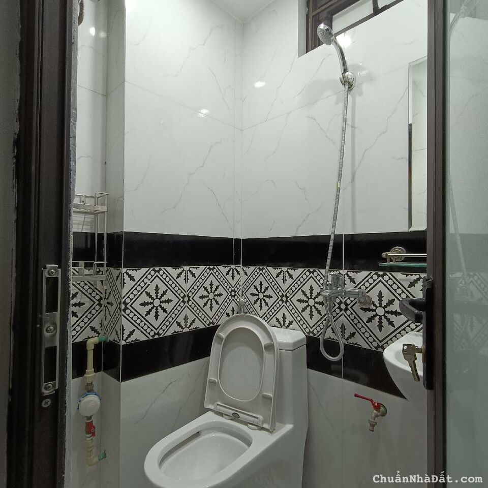 Bán nhà dòng tiền trần khát chân 7 tầng thang máy lô góc 10M ra phố hai bà trưng