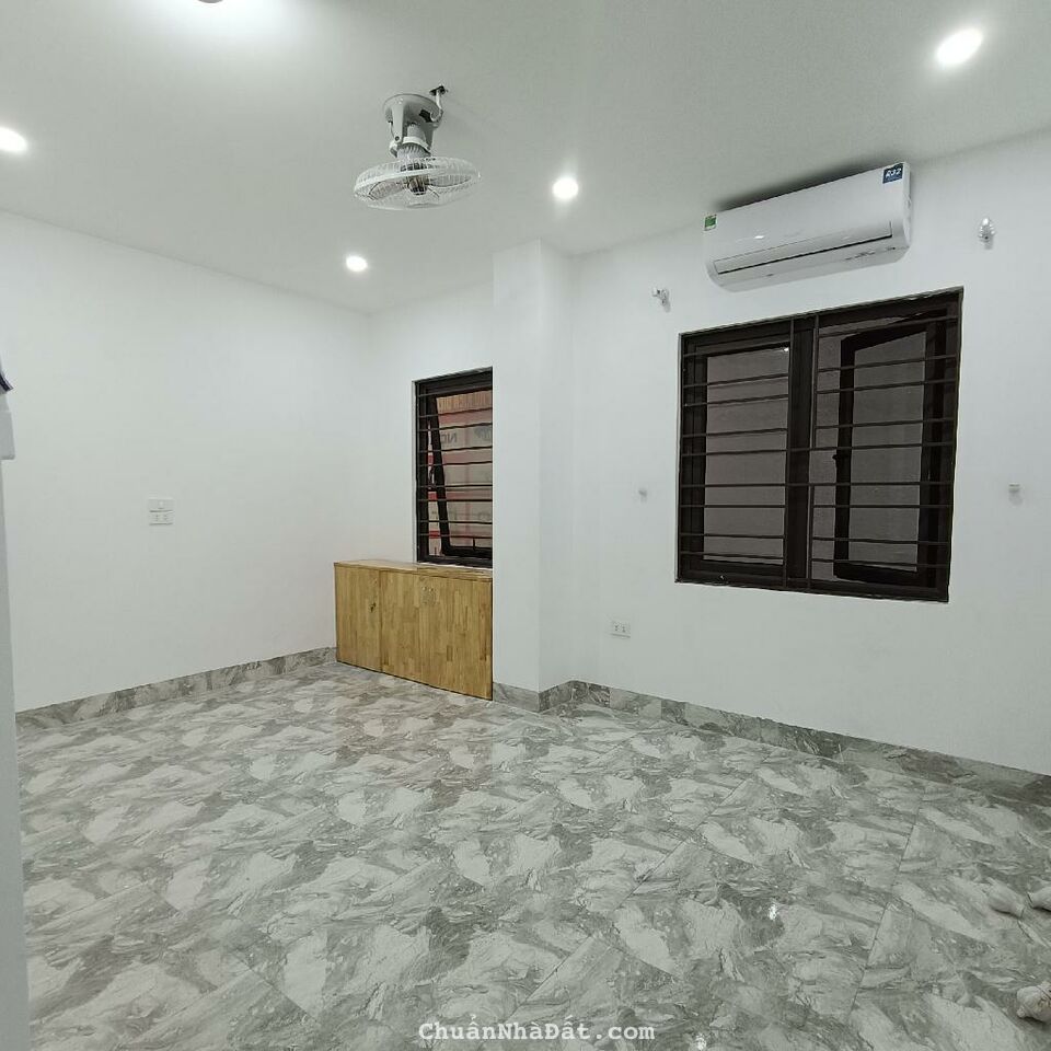 Bán nhà dòng tiền trần khát chân 7 tầng thang máy lô góc 10M ra phố hai bà trưng