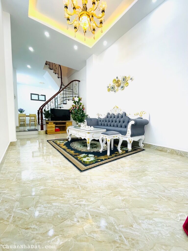 Bán nhà yên bái 4 tầng long lanh ở ngay 15M ô tô tránh hai bà trưng