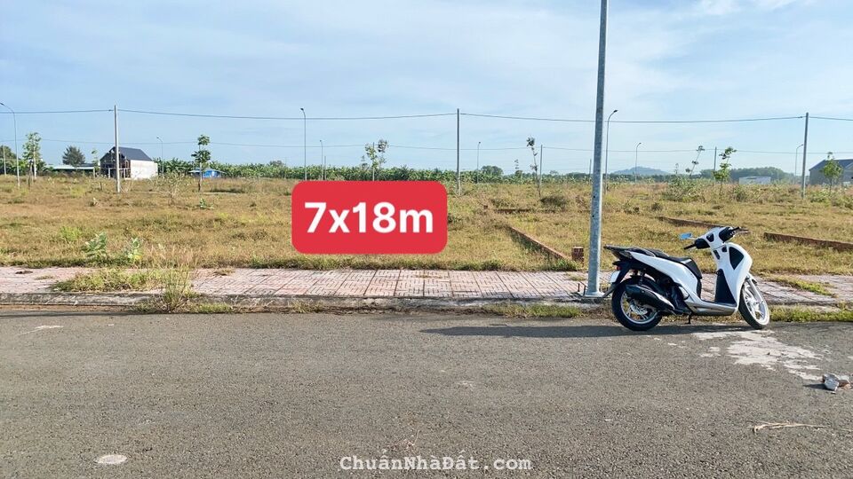 Rẻ nhất khu vực -Lô khu Thành Đô, 7x18m, 70TC, Sát LA6- Hòa Long- Bà Rịa. Rẻ nhất khu vực -Lô khu Thành Đô, 7x18m, 70TC, Sát LA6- Hòa Long- Bà Rịa.