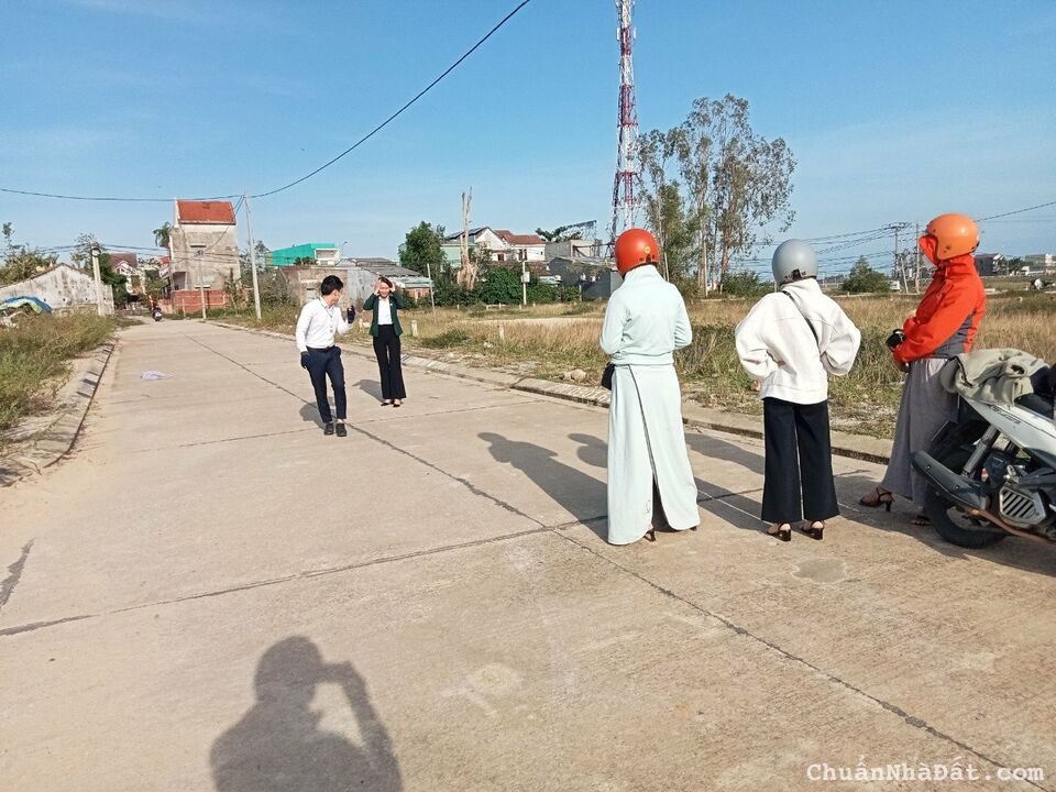 Qũy đất vàng mặt tiền Quốc Lộ 1A - Cạnh chợ trung tâm - Chỉ 10 triệu/m2 - Chiết khấu 9% - Đã có sổ Qũy đất vàng mặt tiền Quốc Lộ 1A - Cạnh chợ trung tâm - Chỉ 10 triệu/m2 - Chiết khấu 9% - Đã có sổ