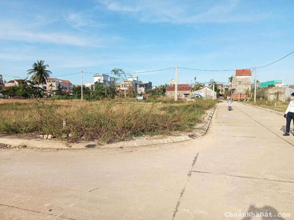 Qũy đất vàng mặt tiền Quốc Lộ 1A - Cạnh chợ trung tâm - Chỉ 10 triệu/m2 - Chiết khấu 9% - Đã có sổ Qũy đất vàng mặt tiền Quốc Lộ 1A - Cạnh chợ trung tâm - Chỉ 10 triệu/m2 - Chiết khấu 9% - Đã có sổ