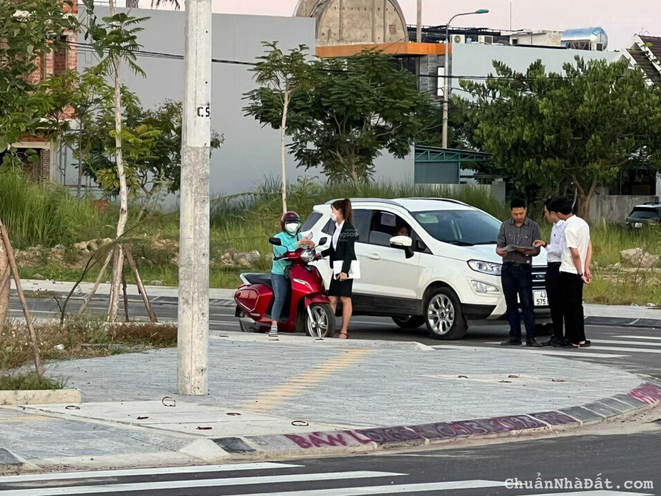 Chính chủ bán lô góc mặt tiền đường 25m - Ngay chợ đầu mối Điện Bàn - Cạnh công viên chỉ 3,3 tỷ Chính chủ bán lô góc mặt tiền đường 25m - Ngay chợ đầu mối Điện Bàn - Cạnh công viên chỉ 3,3 tỷ
