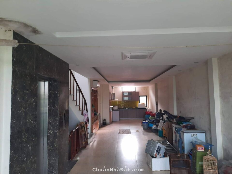 Bán nhà mặt phố Nguyễn Đình Hoàn #Quận Cầu GIấy DT 62m2 x 6 tầng mt 5.5m nhỉnh 18tỷ.