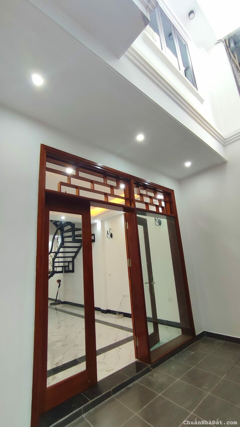 Bán nhà ngõ Phố Nguyễn Đình Hoàn DT 64m2 x 3 tầng mt 4,5m giá nhỉnh 4 tỷ.