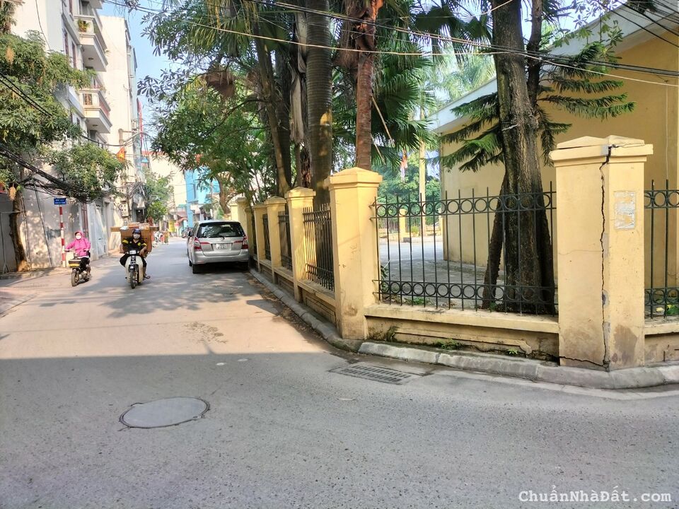 Sốc!Gia Quất- Thượng thanh,chỉ 3 tỷ hơn,47m 4 tầng,nhà đẹp ở ngay sổ đỏ liền tay