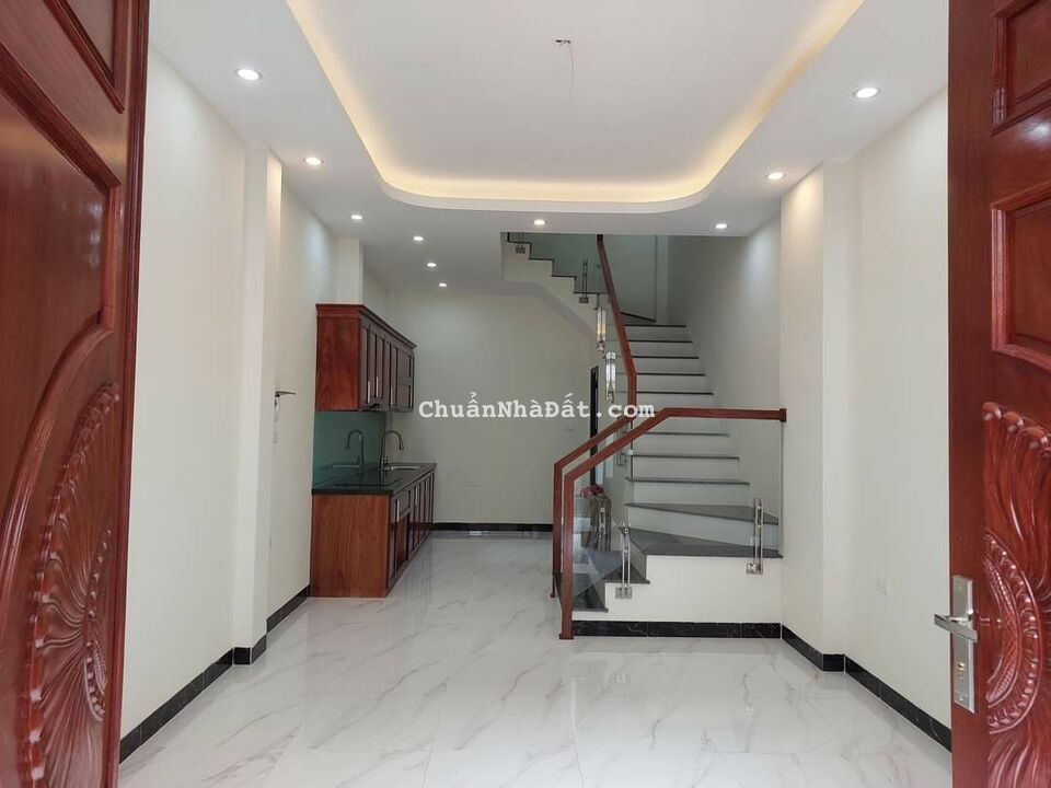 Hiếm! Bán nhà Nguyễn Văn Cừ, P. Gia Thụy,khu Vip, nhà đẹp ở ngay, 33m2 5 tầng chỉ 3 tỷ hơn
