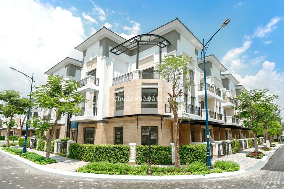 Bán Biệt thự Verosa Khang Điền, 10x25m đât, 3 tầng + áp mái, nhà thô