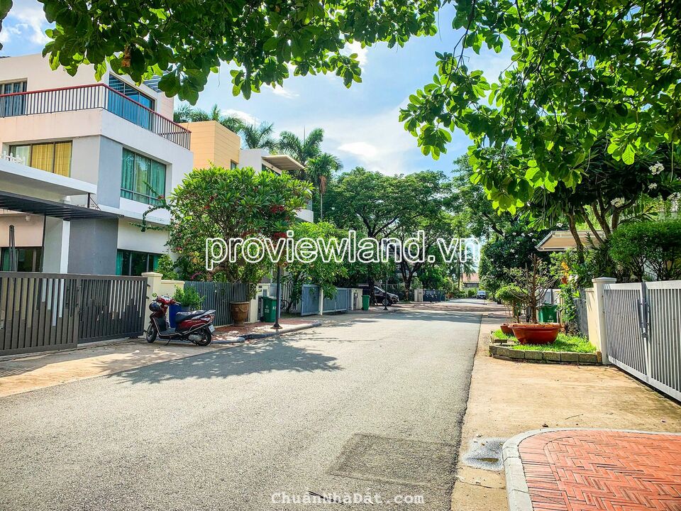 Cho thuê biệt thự Villa Riviera, 290m2 đất, 3 tầng, 4PN, có nội thất. Giá 127tr/th