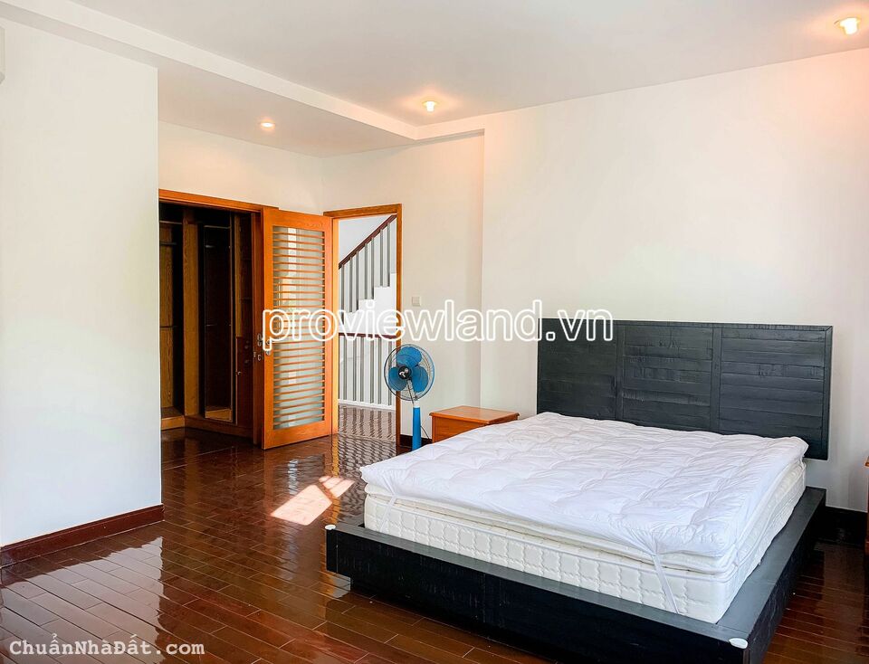 Cho thuê biệt thự Villa Riviera, 290m2 đất, 3 tầng, 4PN, có nội thất. Giá 127tr/th