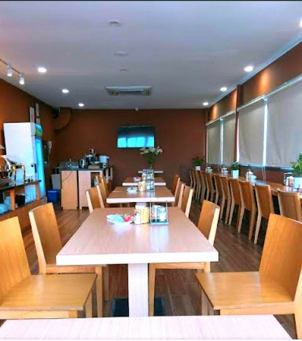 Bán HOTEL mặt phố Linh Lang, 211m2 x 10 tầng, mặt tiền 11.2m, giá 107 tỷ Bán HOTEL mặt phố Linh Lang, 211m2 x 10 tầng, mặt tiền 11.2m, giá 107 tỷ