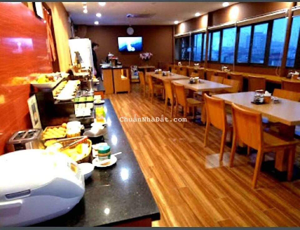 Bán HOTEL mặt phố Linh Lang, 211m2 x 10 tầng, mặt tiền 11.2m, giá 107 tỷ Bán HOTEL mặt phố Linh Lang, 211m2 x 10 tầng, mặt tiền 11.2m, giá 107 tỷ