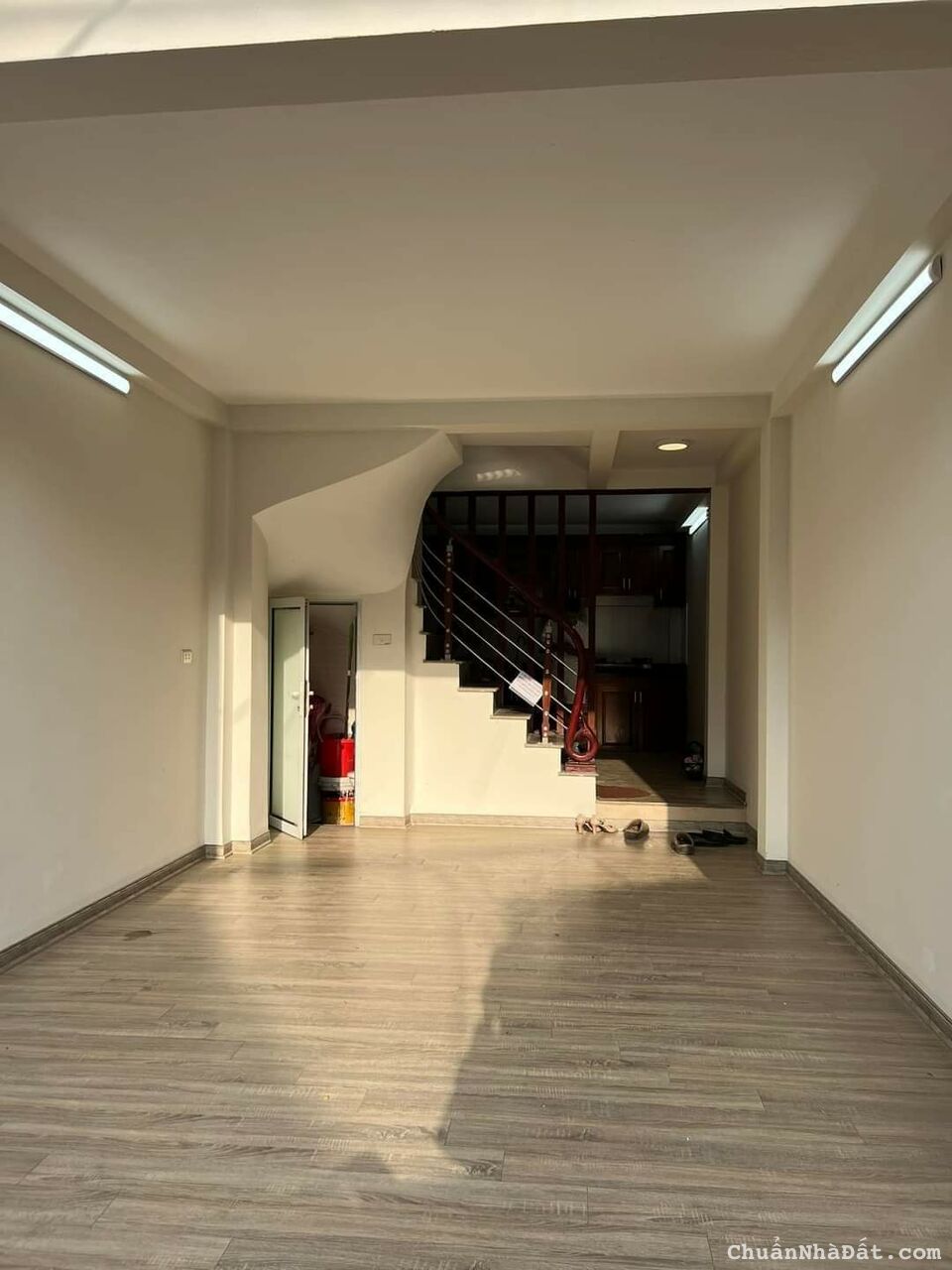 Bán gấp Chiến Thắng 5 tầng ở ngay - phân lô - Ô tô tránh - Kinh doanh DT 35m2 - Giá 6.1 tỷ.(có TL)