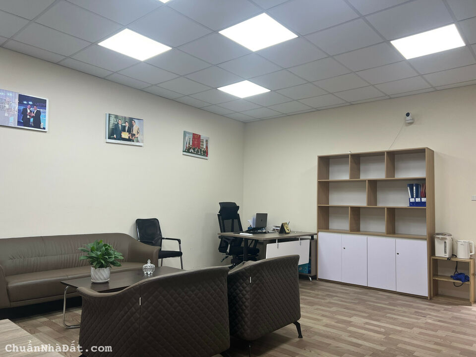Cho thuê sàn văn phòng diện tích 200m2 mặt đường Trần Cung, quận Cầu Giấy Hà Nội