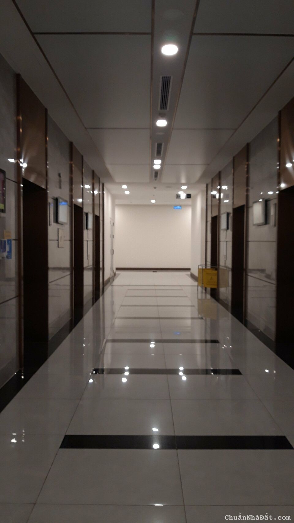 Vinhomes Century Tower Hai Bà Trưng chào thuê các DT văn phòng 150m2-1500m2 