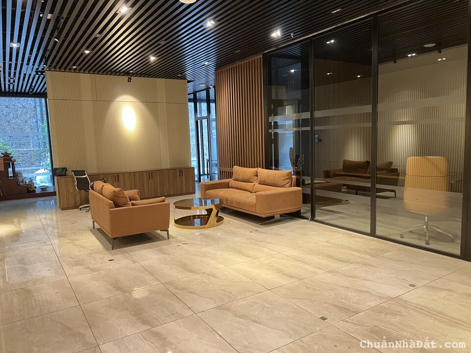 Cho thuê văn phòng, showroom DT 150-450m2 quận Cầu Giấy có sẵn nội thất- AZ Lâm Viên Complex