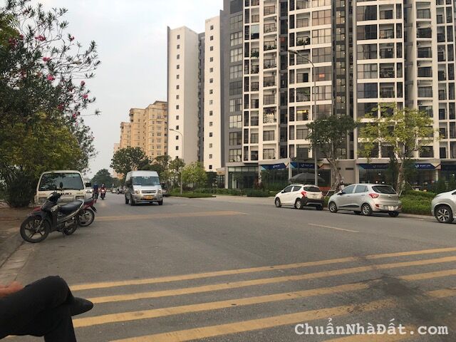 Đất đẹp đường to kinh doanh đỉnh TDC Phố Trạm Long Biên DT 85m2 . Gía 225 triệu / m2 Đất đẹp đường to kinh doanh đỉnh TDC Phố Trạm Long Biên DT 85m2 . Gía 225 triệu / m2