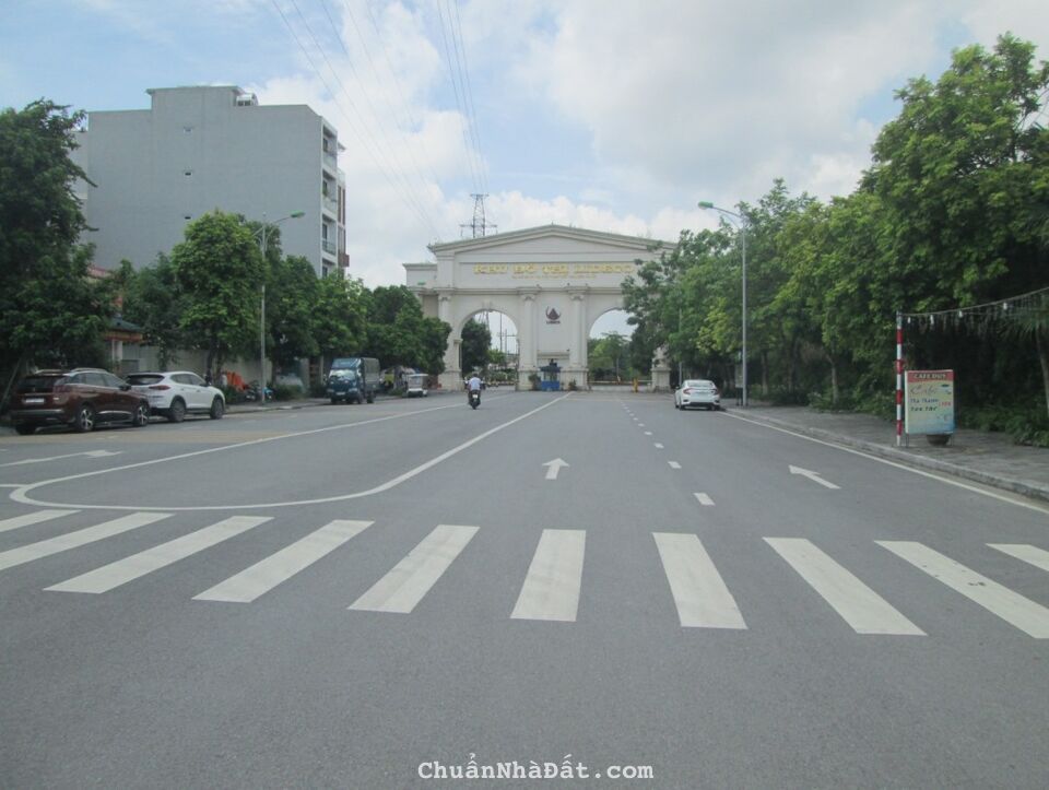 Tôi bán biệt thự KĐT Lideco Hoài Đức cạnh hồ điều hòa 238m2 chỉ 19.9 tỷ. LH 0989.62.6116