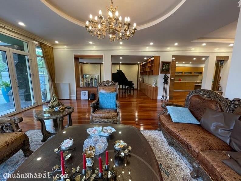 Tôi bán biệt thự mặt đường Nguyễn Duy Trinh rộng nhất bán đảo Linh Đàm 255m2 chỉ 59.9 tỷ. Tôi bán biệt thự mặt đường Nguyễn Duy Trinh rộng nhất bán đảo Linh Đàm 255m2 chỉ 59.9 tỷ.