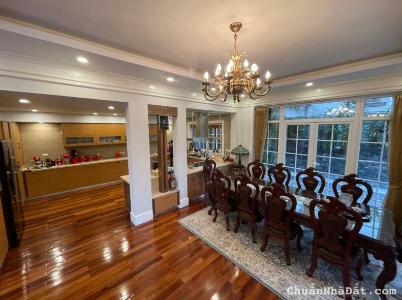 Tôi bán biệt thự mặt đường Nguyễn Duy Trinh rộng nhất bán đảo Linh Đàm 255m2 chỉ 59.9 tỷ. Tôi bán biệt thự mặt đường Nguyễn Duy Trinh rộng nhất bán đảo Linh Đàm 255m2 chỉ 59.9 tỷ.