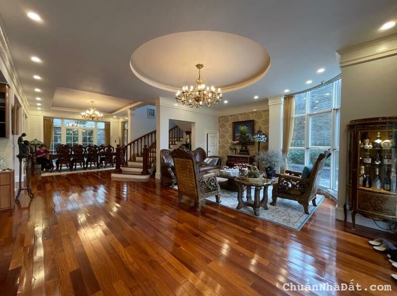 Tôi bán biệt thự mặt đường Nguyễn Duy Trinh rộng nhất bán đảo Linh Đàm 255m2 chỉ 59.9 tỷ. Tôi bán biệt thự mặt đường Nguyễn Duy Trinh rộng nhất bán đảo Linh Đàm 255m2 chỉ 59.9 tỷ.